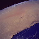  k w sable dunes desert 300 aride paysage arabe peninsule vegetation franges ete monter fahrenheit 50 celsius baisse 32 nuit 660 elevation cote oman plateau altitude nuages persan golfe horizon saoudien arabie avril 1994 espace science astronomie