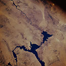  k w nord-ouest sud-est nevada desert paysage lac colorado fleuve frontiere etats 1936 inondation irrigation puissance tourisme population montagnes vierge peninsule noir sec novembre 1985 espace science astronomie